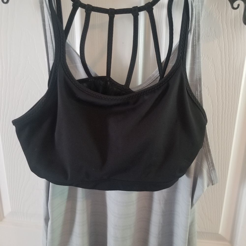 Athleta workout top - Picture 3 of 6